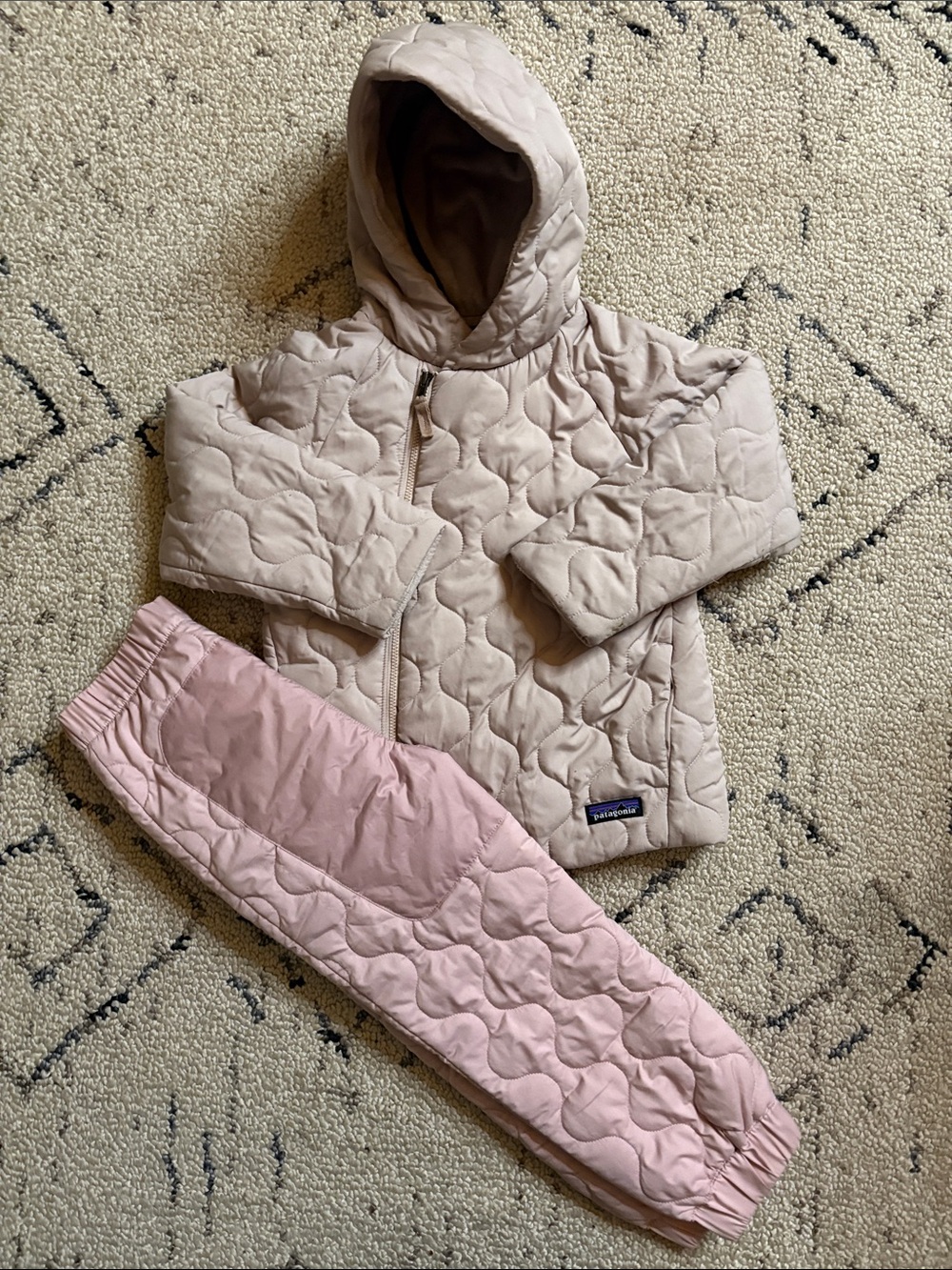 Patagonia Quilted jacket and  puffer joggers pants (5 T)